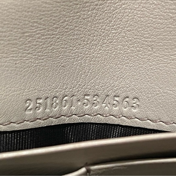 Gucci Beige Wallet with Gold Accent - Picture 4 of 9